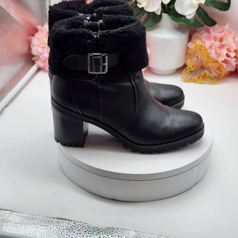 UGG 6th shelf